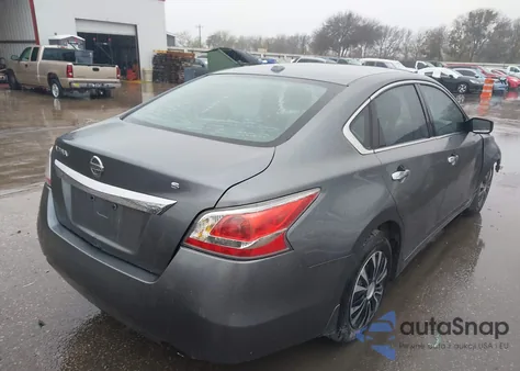 2015 Nissan Altima 2.5 S z USA, uszkodzony, nr VIN 1N4AL3AP2FN880127